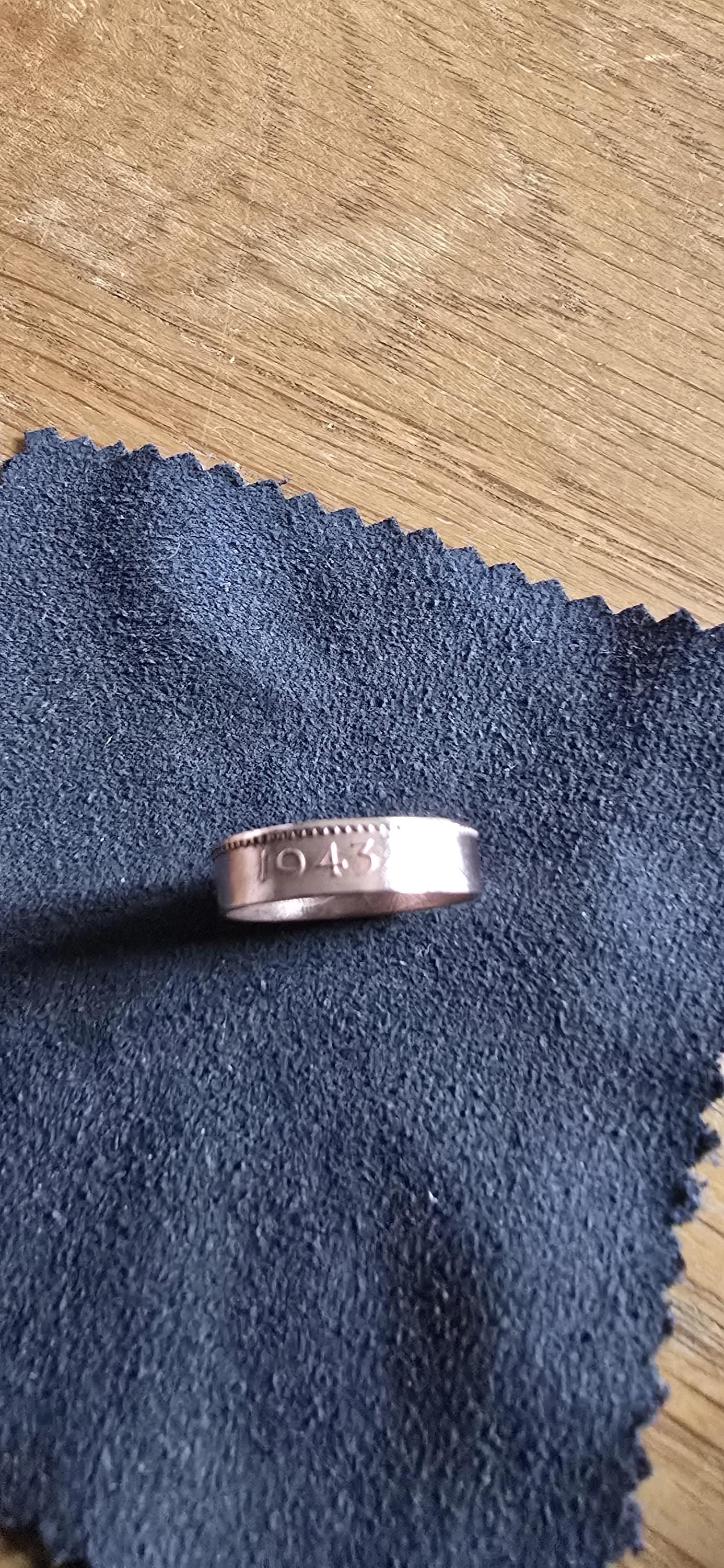 1943 Bronze Farthing Coin Ring size M