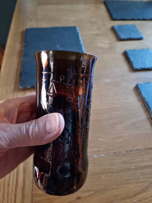 1 x upcycled Cobra 620ml beer bottle made into a glass.  Holds approx 400ml of liquid.