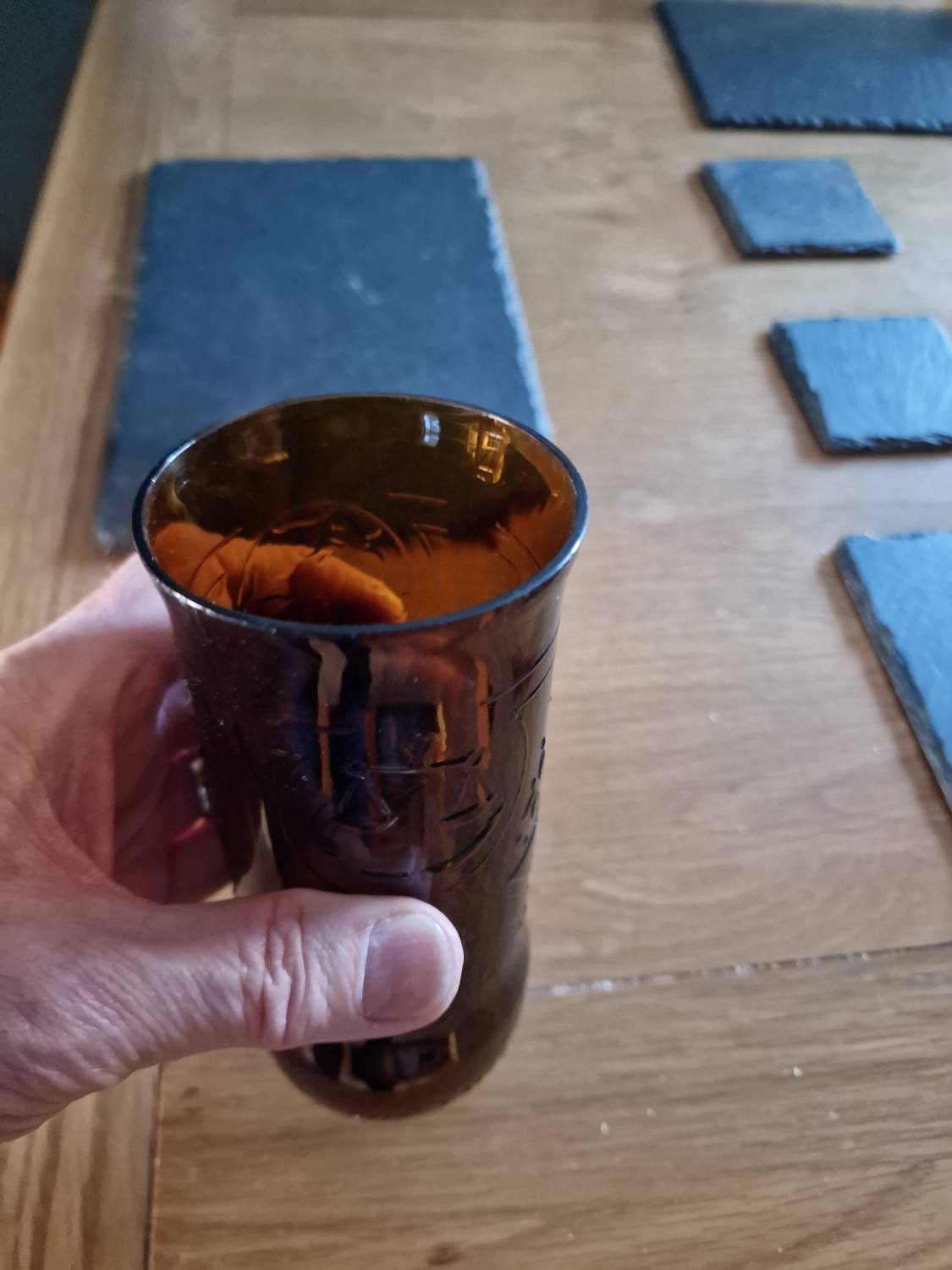 1 x upcycled Cobra 620ml beer bottle made into a glass.  Holds approx 400ml of liquid.